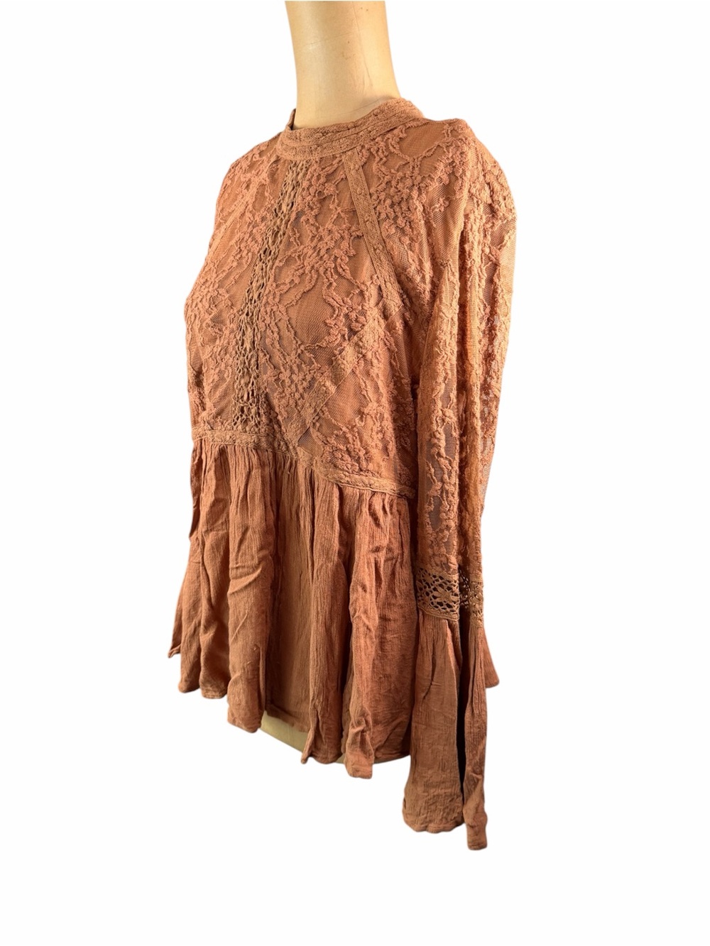 AMERICAN EAGLE Rust Lace Bellsleeve
